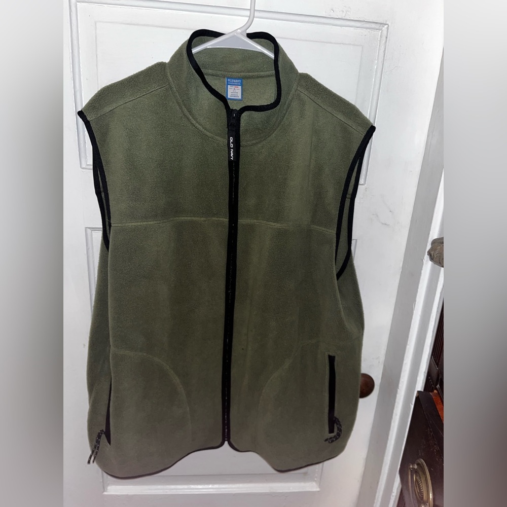 NWOT Old Navy Vest Unisex Green Fleece Full Zip Pockets Lightweight Waist Adjust